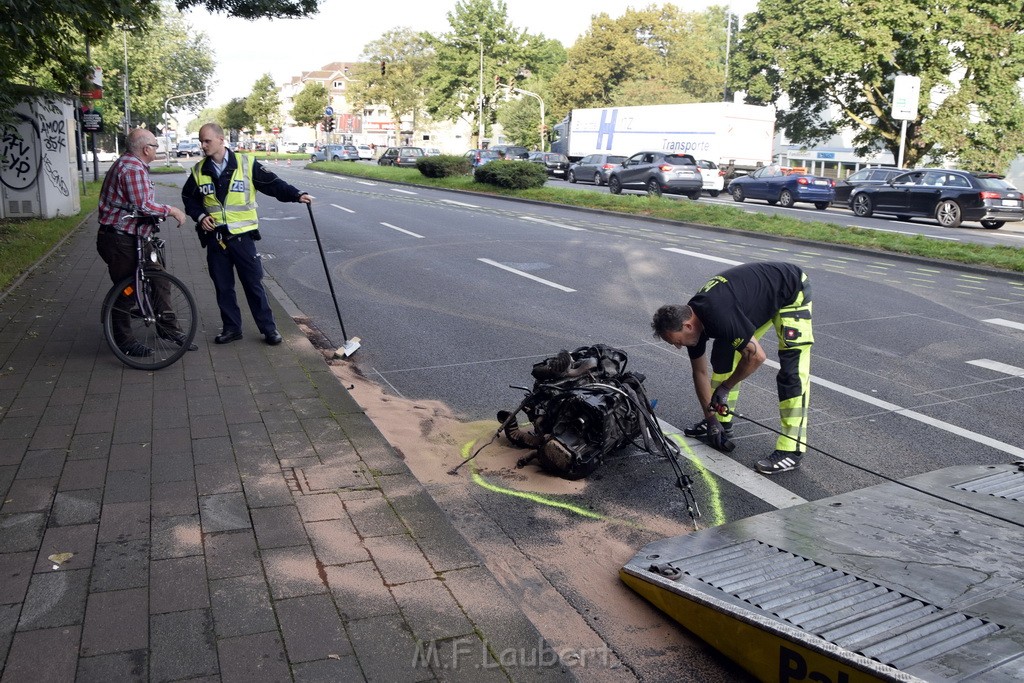 Schwerer VU Koeln Dellbrueck Bergisch Gladbacherstr Herler Ring P116.JPG - Miklos Laubert